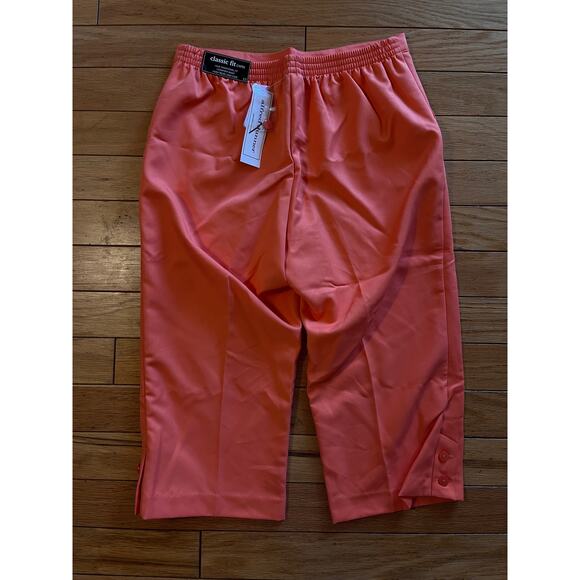 Alfred Dunner Peach Capri Pants w/ Double Button Detailing on Leg 12 Regular - Picture 2 of 5